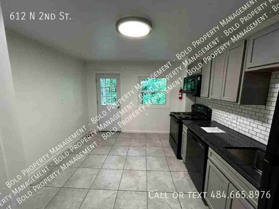 612 N 2nd St - Photo 3 of 11