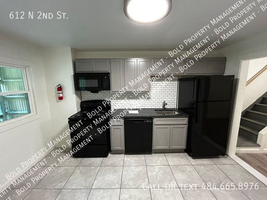 612 N 2nd St - Photo 4 of 11