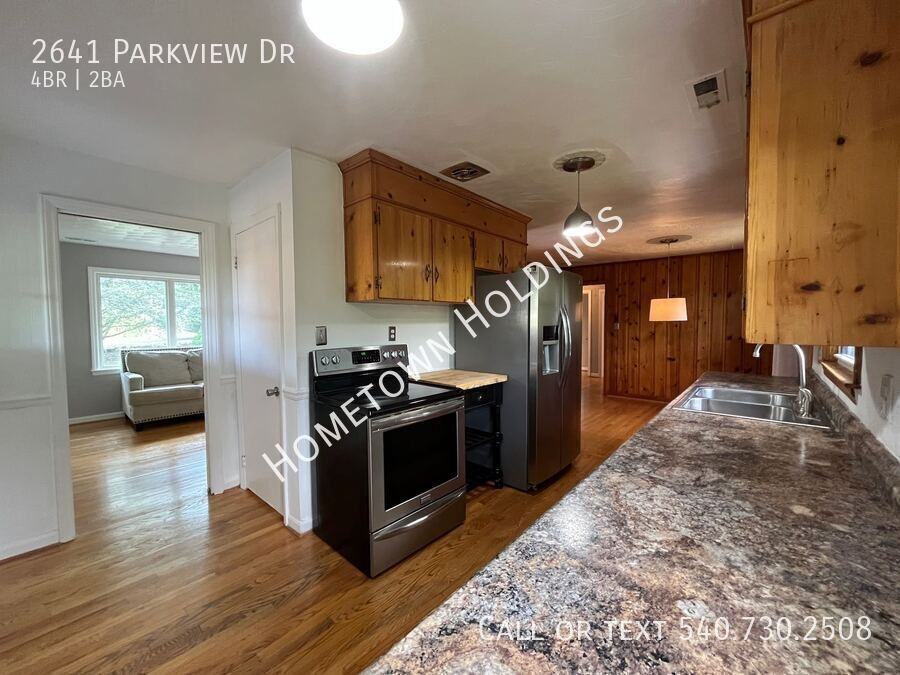 2641 Parkview Dr - Photo 5 of 42