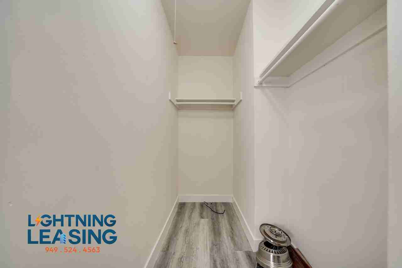 15939 Vanowen St #11B - Photo 5 of 10