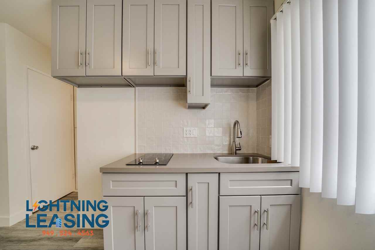 15939 Vanowen St #11B - Photo 7 of 10