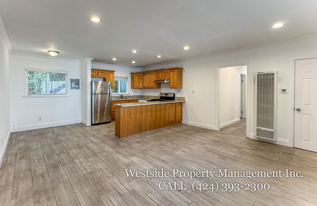 627 Westminster Ave #2 - Photo 2 of 17