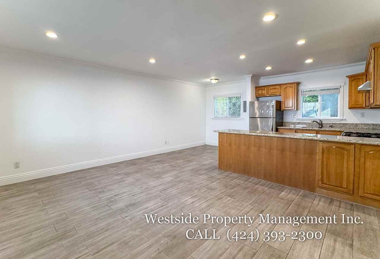 627 Westminster Ave #2 - Photo 3 of 17