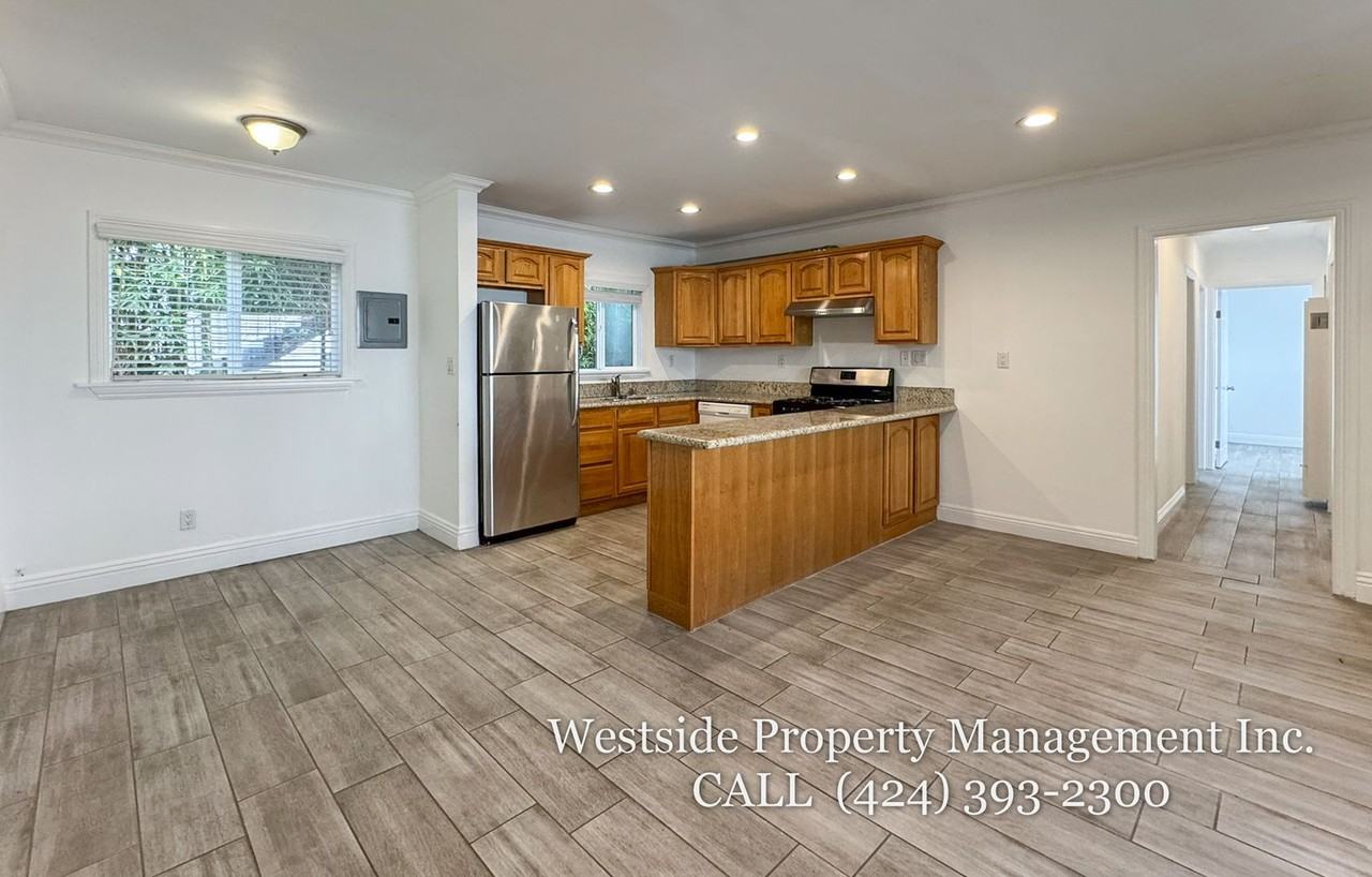 627 Westminster Ave #2 - Photo 4 of 17