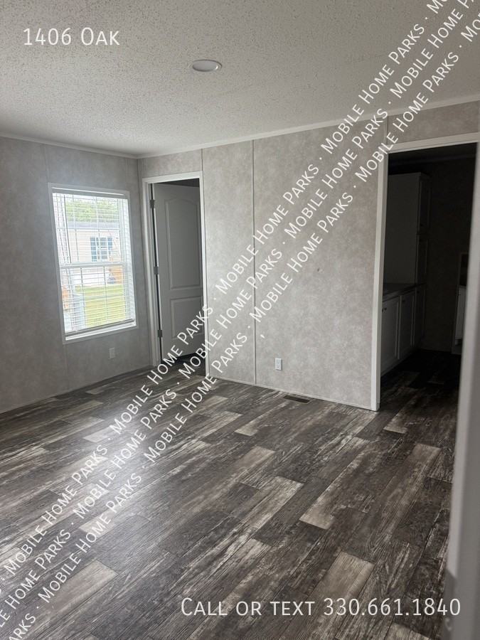 1406 Oak St - Photo 3 of 11