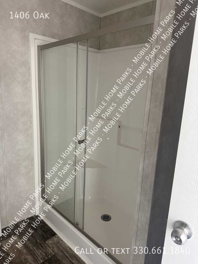 1406 Oak St - Photo 4 of 11
