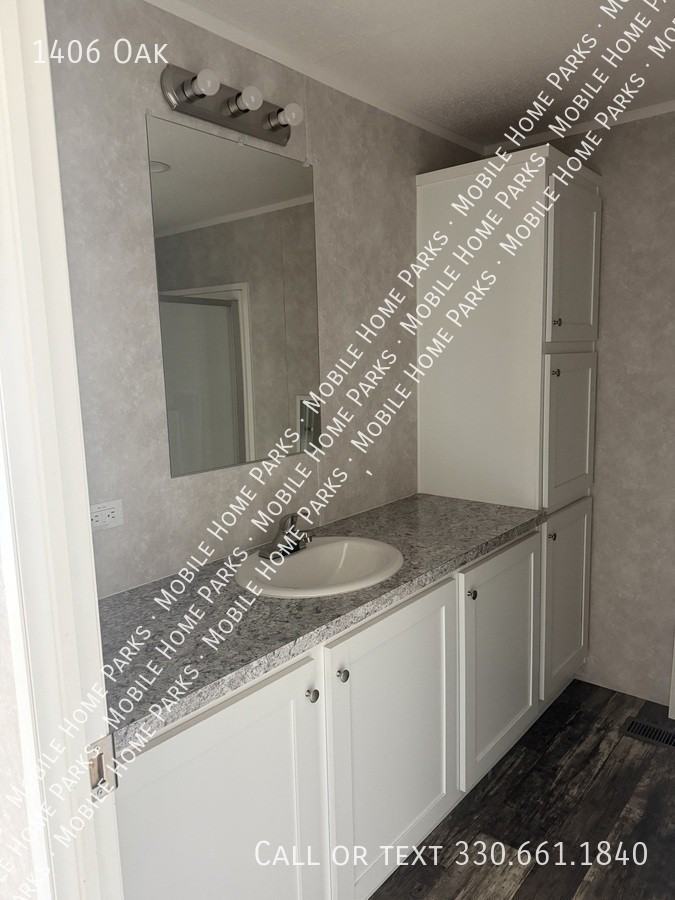 1406 Oak St - Photo 5 of 11