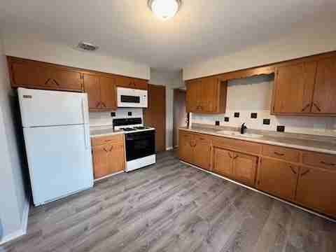 W184N8987 Maryhill Dr - Photo 5 of 11
