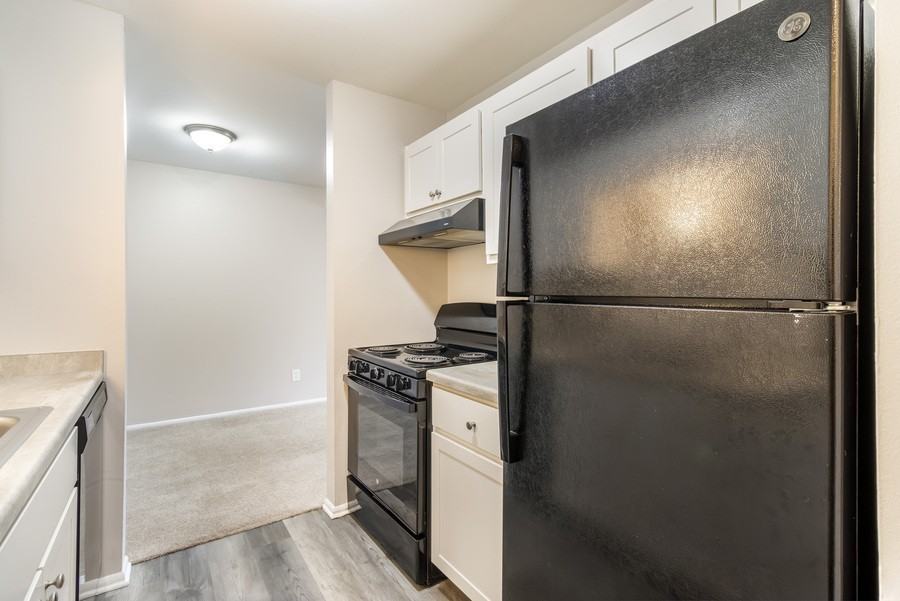 501 Wisconsin Ave #302 - Photo 5 of 12