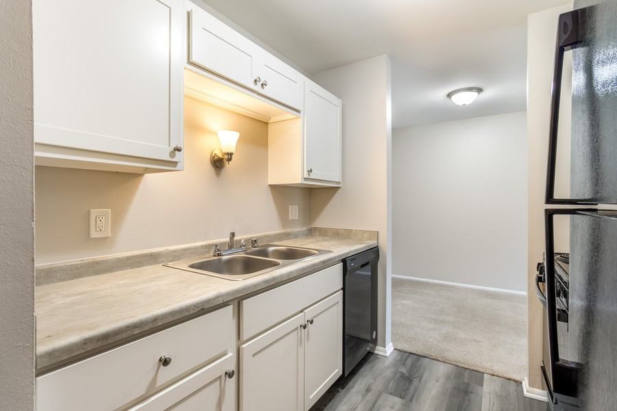 501 Wisconsin Ave #302 - Photo 6 of 12