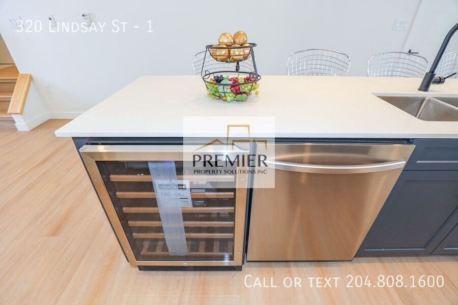 320 Lindsay St #1 - Photo 4 of 19
