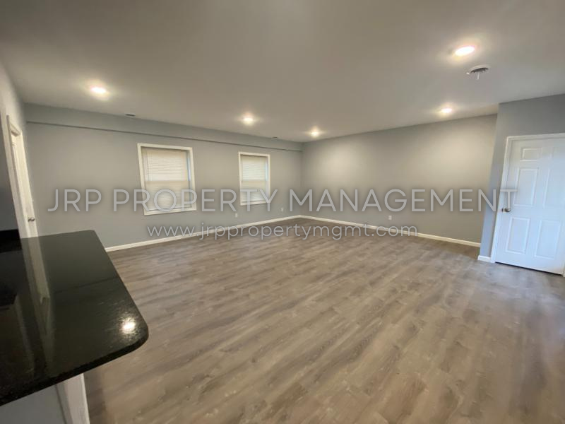 6400 Gillis Dr #F - Photo 7 of 10