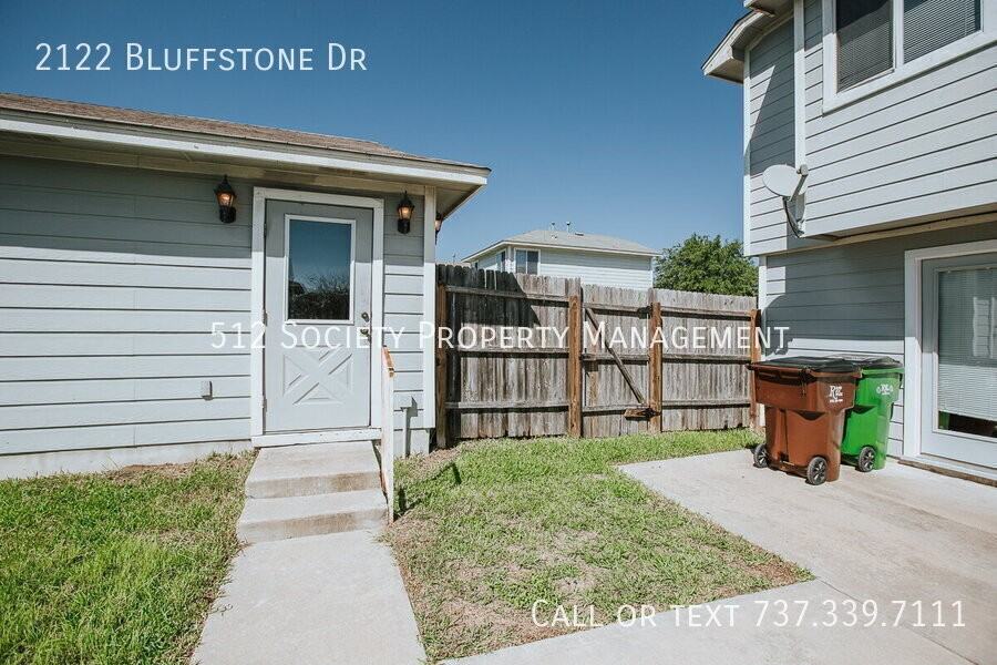 2122 Bluffstone Dr - Photo 4 of 31