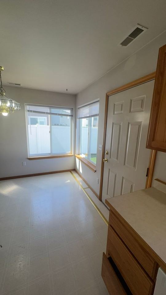 1975 Greatview Dr - Photo 4 of 4