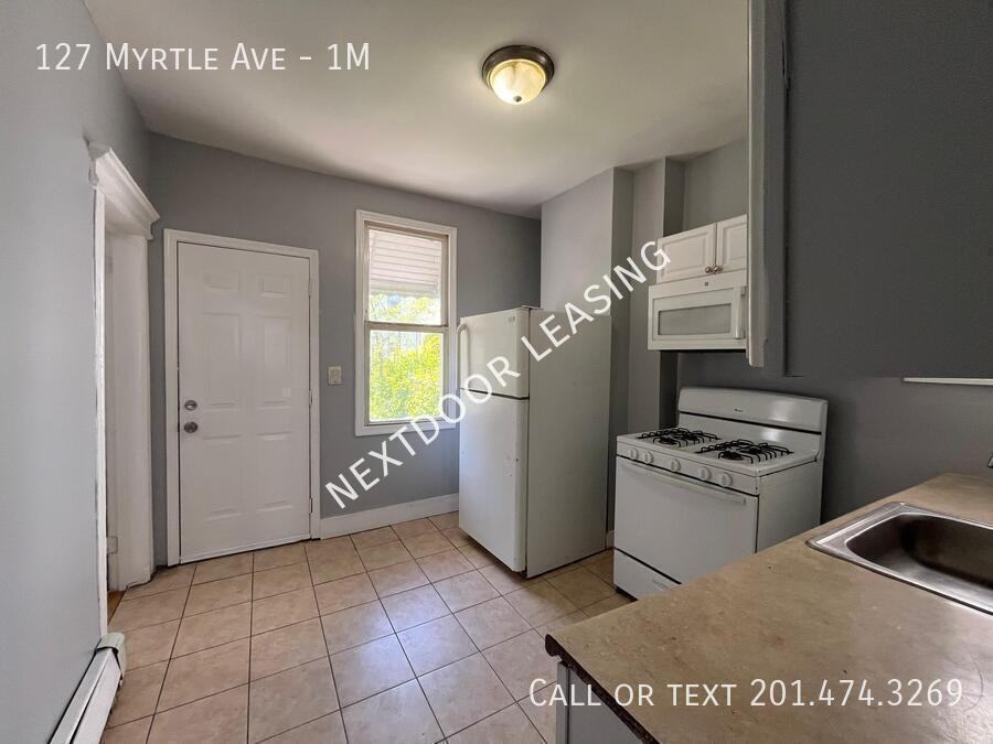 127 Myrtle Ave #1M - Photo 2 of 8