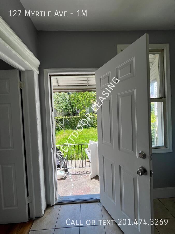 127 Myrtle Ave #1M - Photo 6 of 8