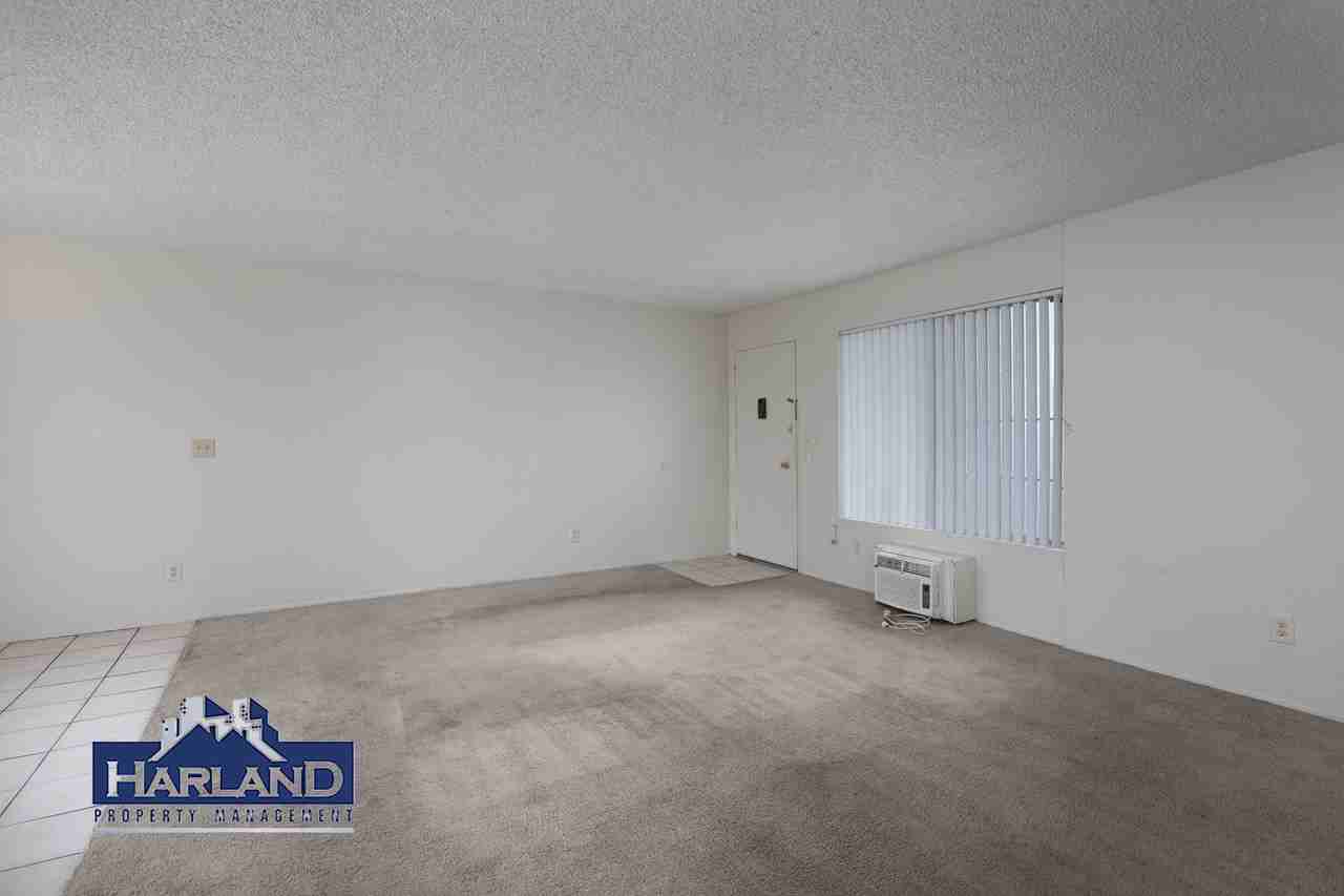4304 51st St - Photo 4 of 9