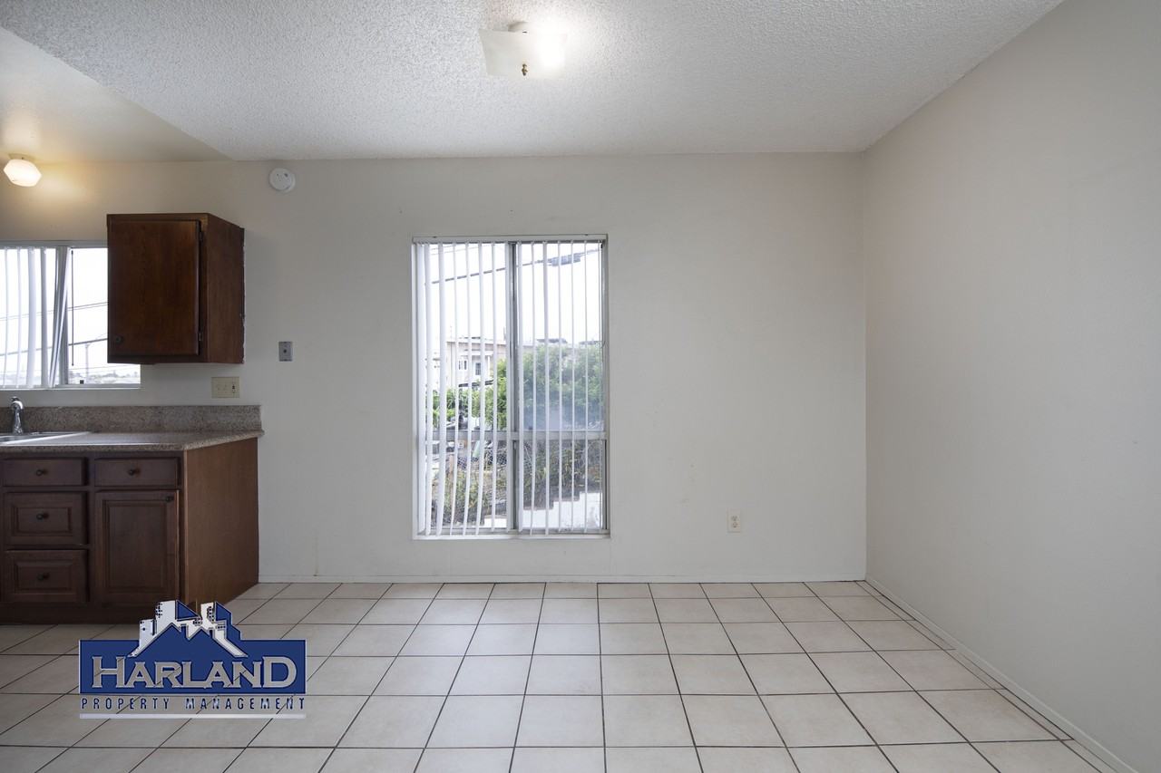 4304 51st St - Photo 5 of 9