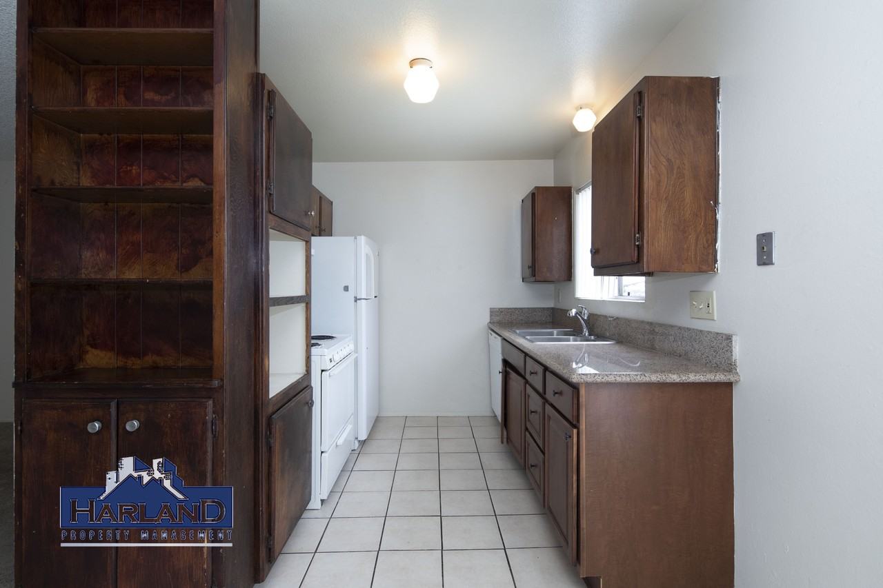 4304 51st St - Photo 6 of 9