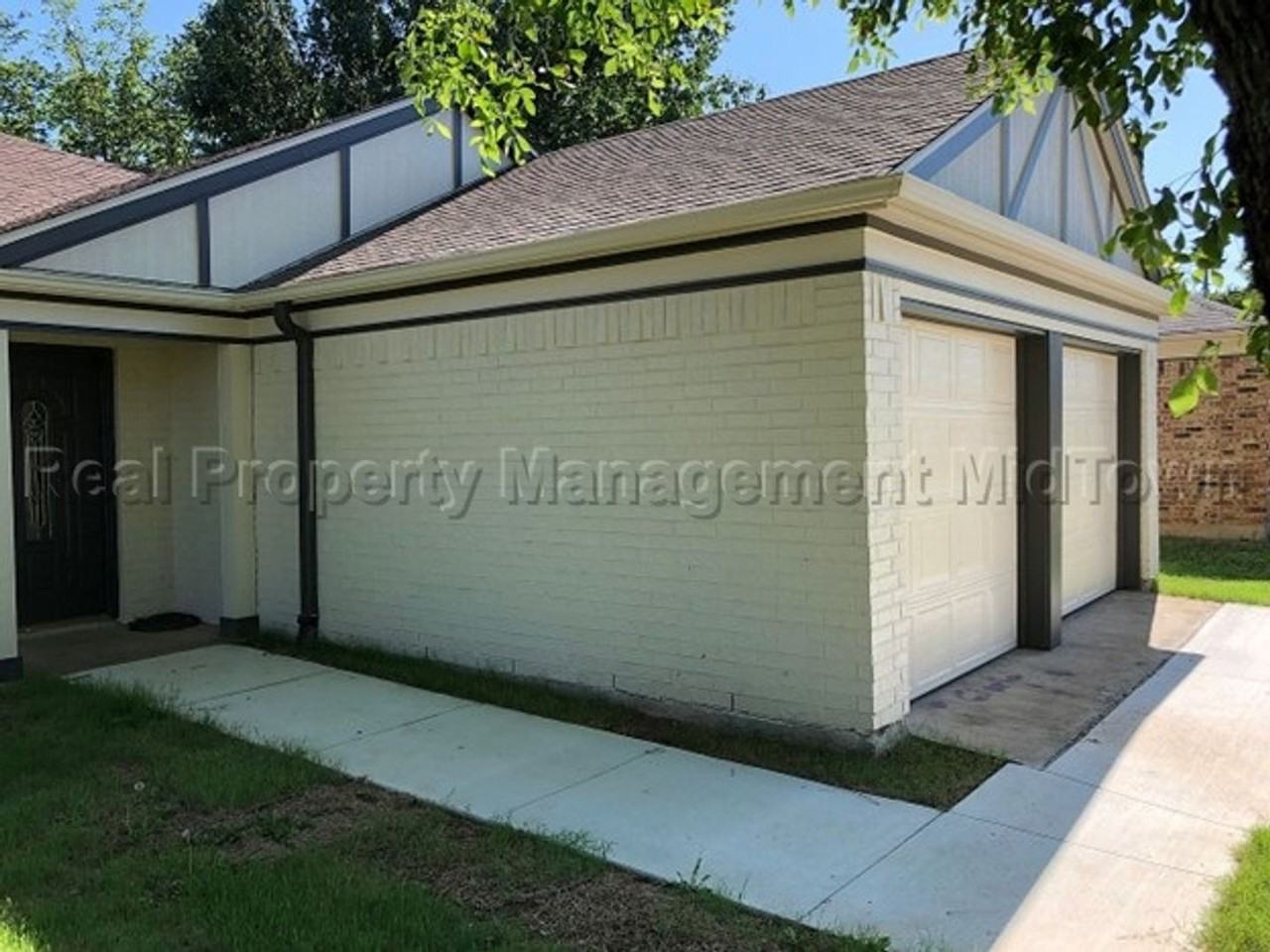 2325 Warwick Ave - Photo 3 of 33