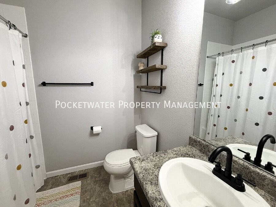 1115 Sherman Dr - Photo 4 of 23