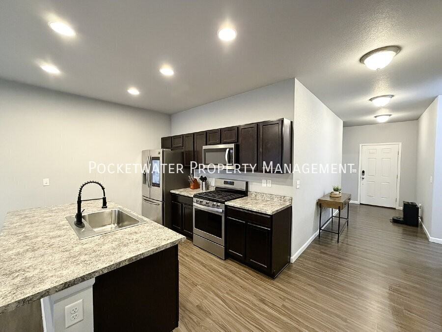 1115 Sherman Dr - Photo 7 of 23