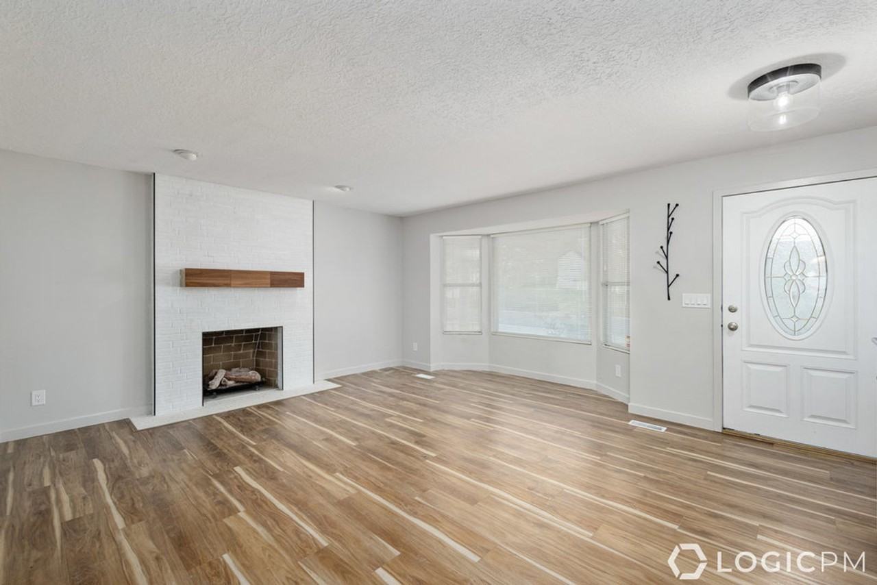 10328 S Countrywood Dr - Photo 3 of 25