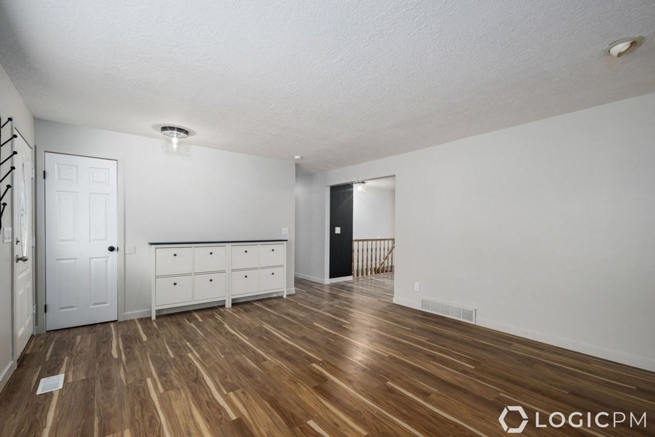 10328 S Countrywood Dr - Photo 5 of 25
