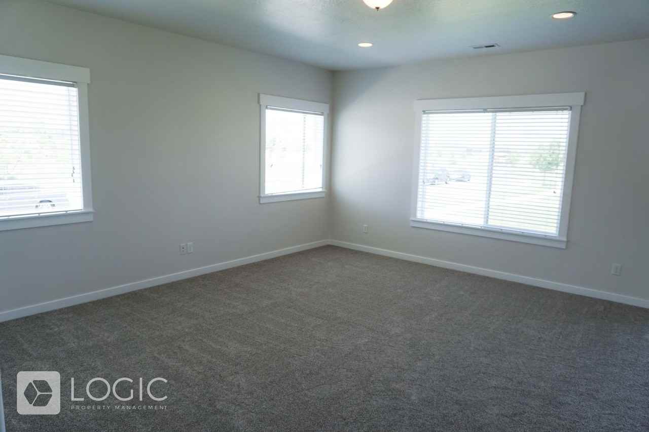 15180 S Gunpowder Ct - Photo 6 of 36