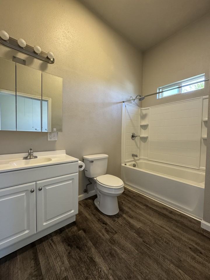 603 12th St #4 - Photo 7 of 11