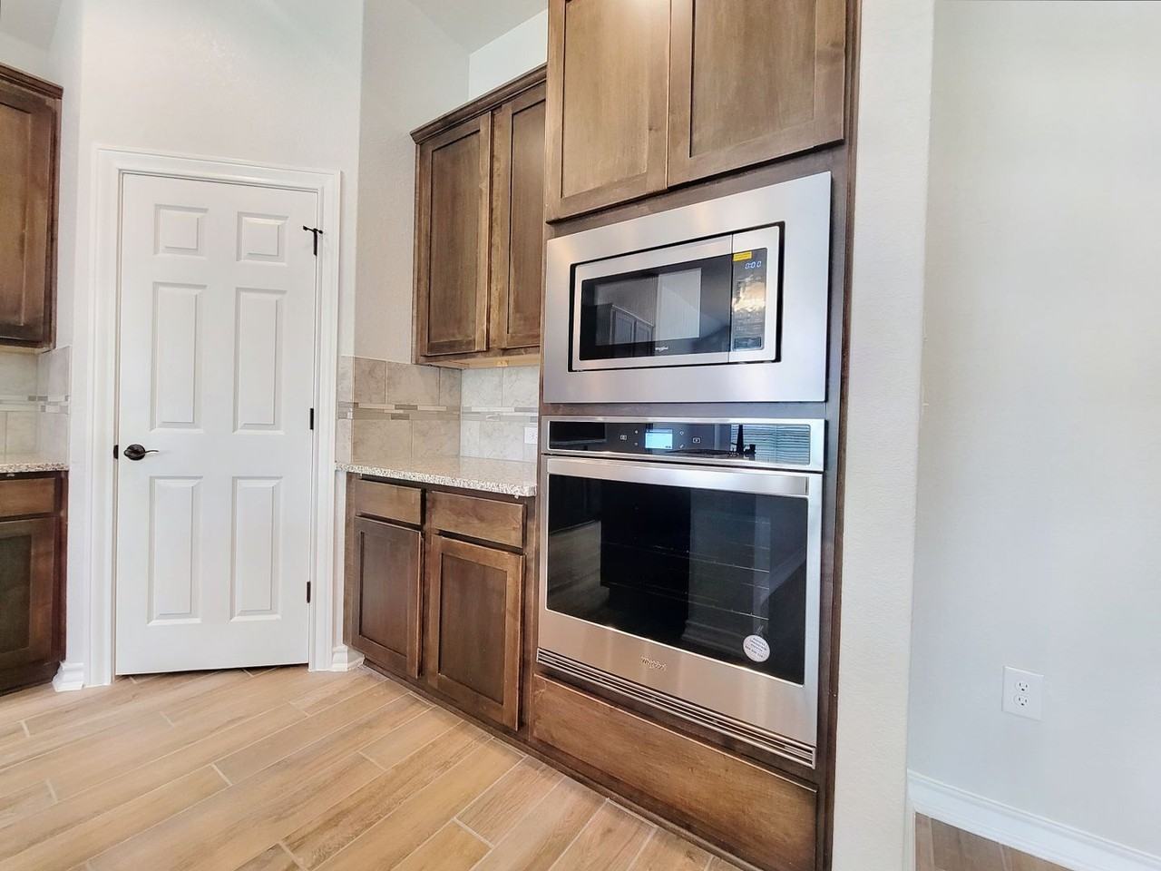 4413 Royal Oak Blvd - Photo 4 of 41