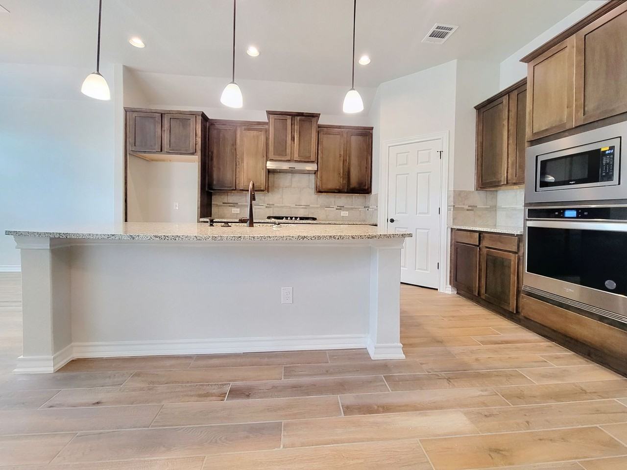 4413 Royal Oak Blvd - Photo 5 of 41