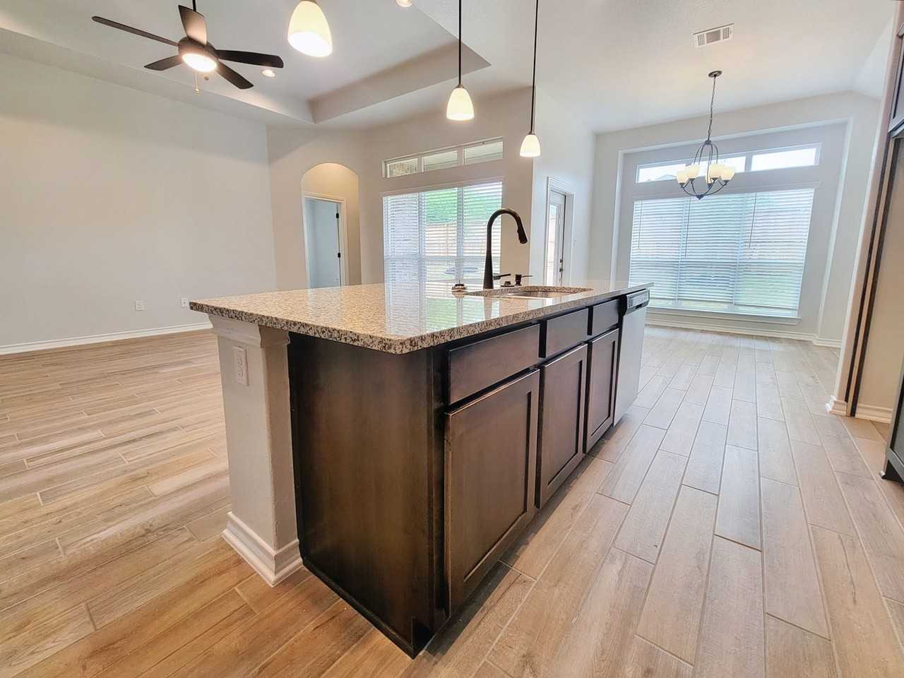 4413 Royal Oak Blvd - Photo 7 of 41