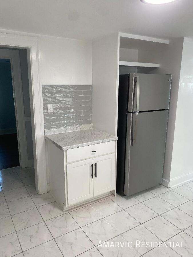 415 Singletary St Se #A - Photo 3 of 10