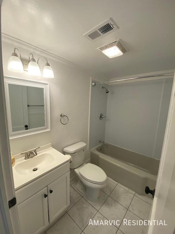 415 Singletary St Se #A - Photo 7 of 10