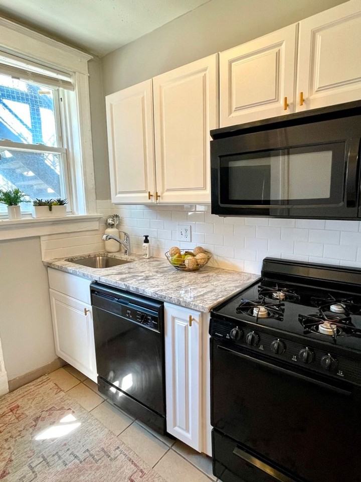 4568 Flad Ave #2E - Photo 6 of 11