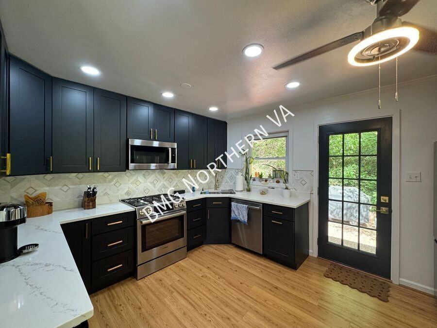 6413 Berkshire Dr - Photo 4 of 23