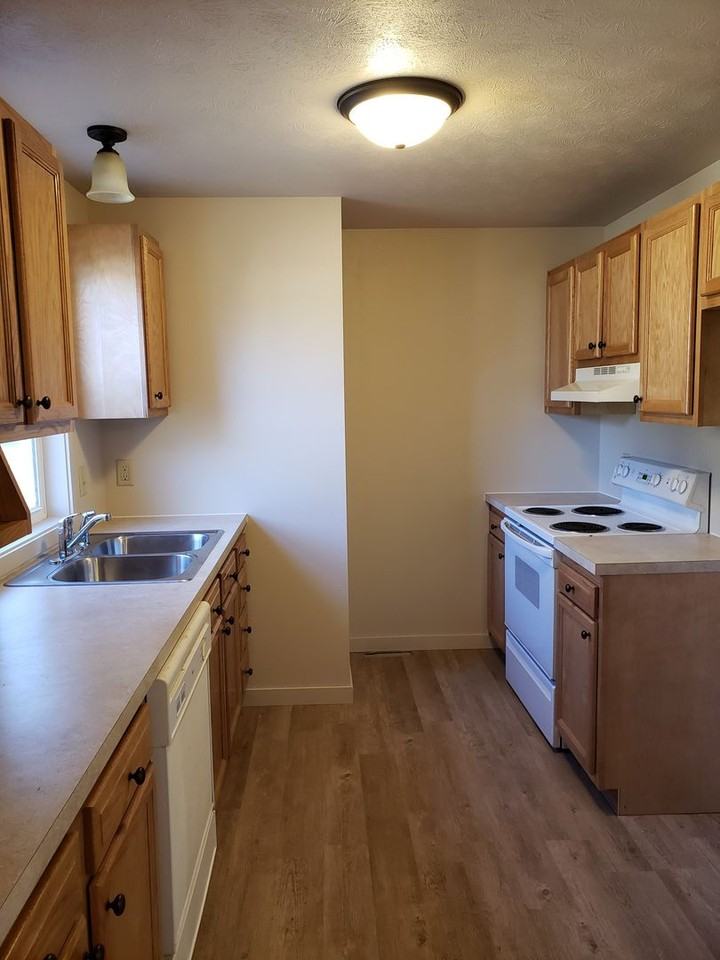1208 Koenigstein Ave - Photo 4 of 8