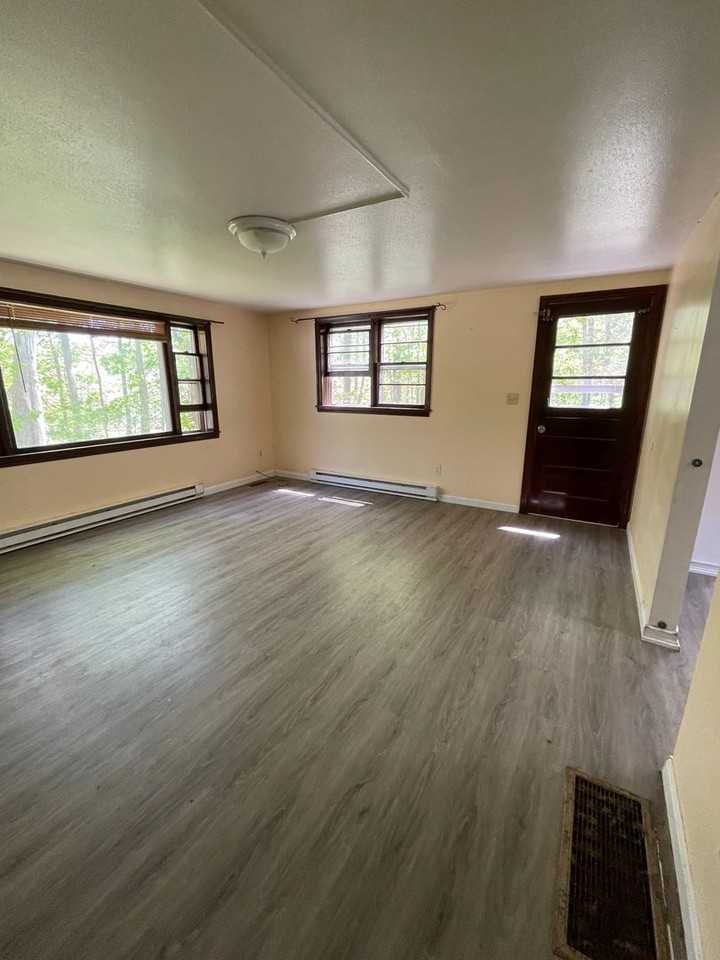 81 Torrington Ave #5 - Photo 6 of 9