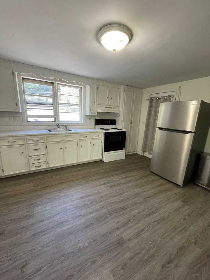 81 Torrington Ave #5 - Photo 7 of 9
