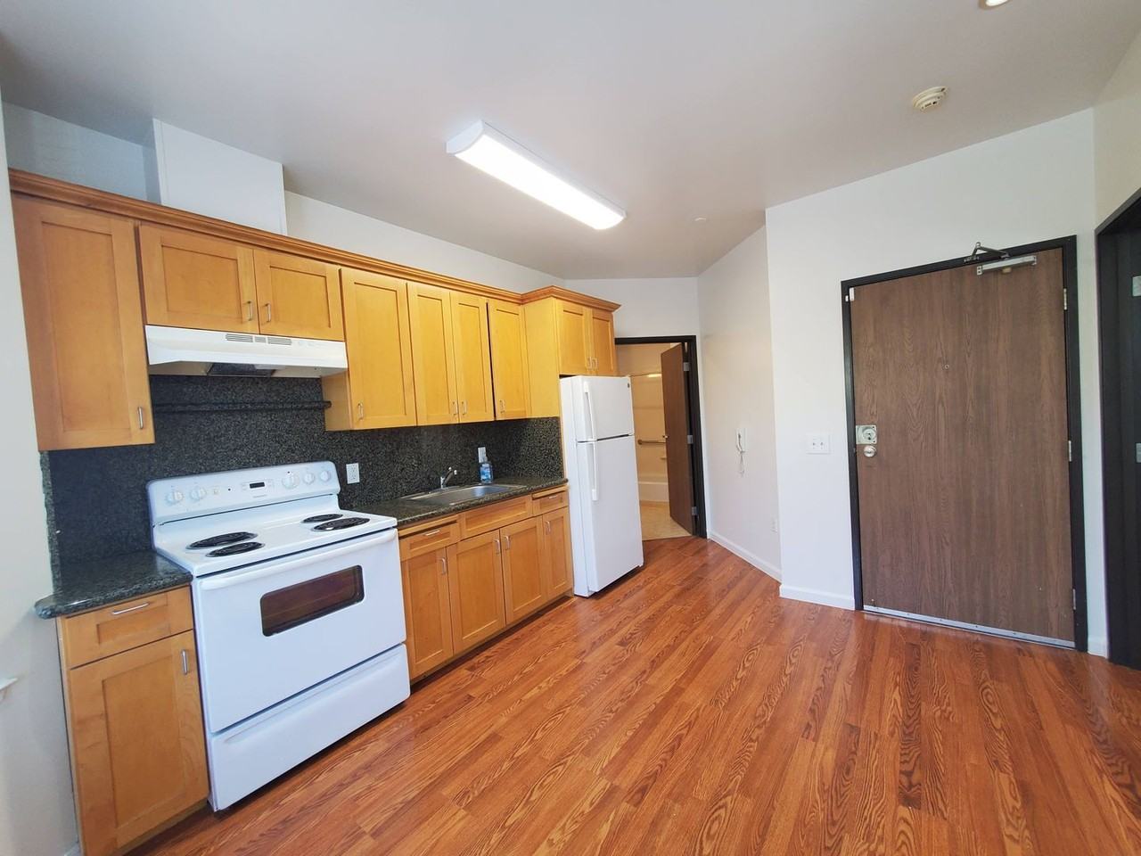 805 Rutland St - Photo 2 of 9
