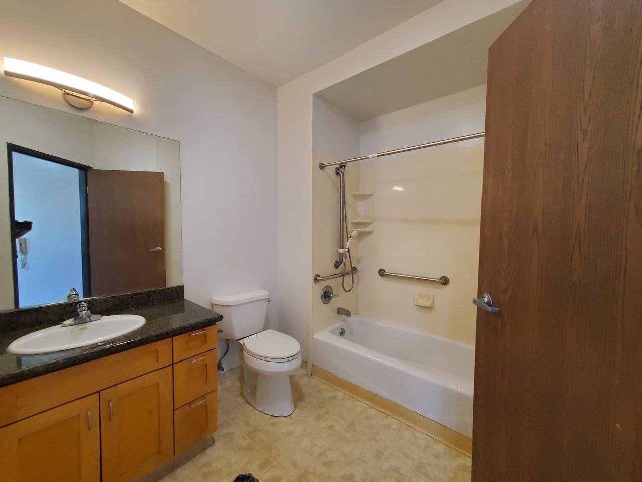 805 Rutland St - Photo 3 of 9