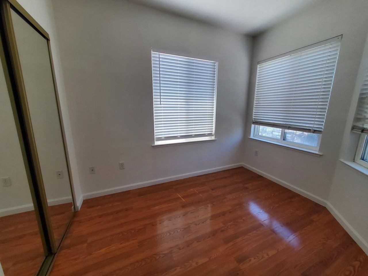 805 Rutland St - Photo 6 of 9