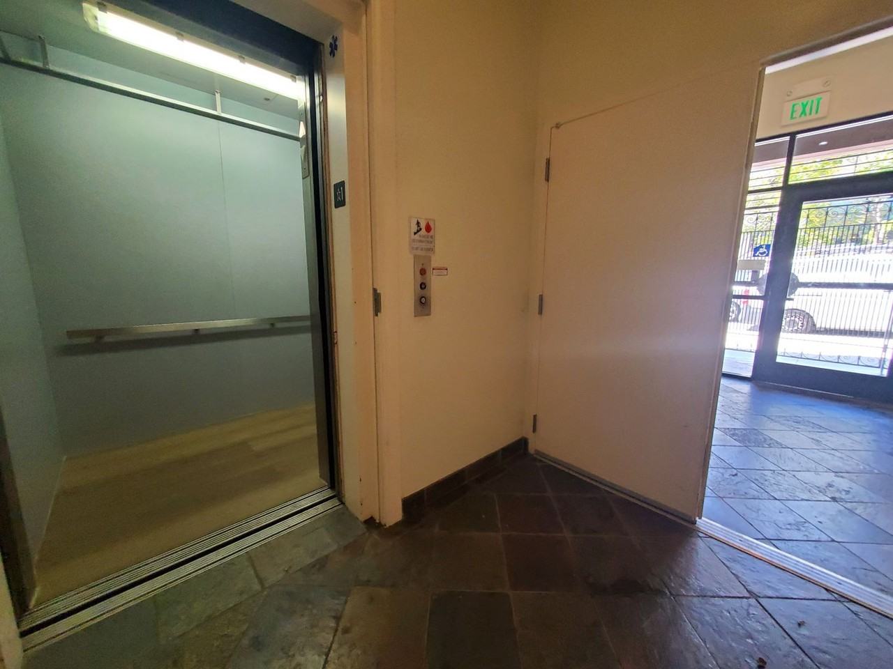 805 Rutland St - Photo 7 of 9