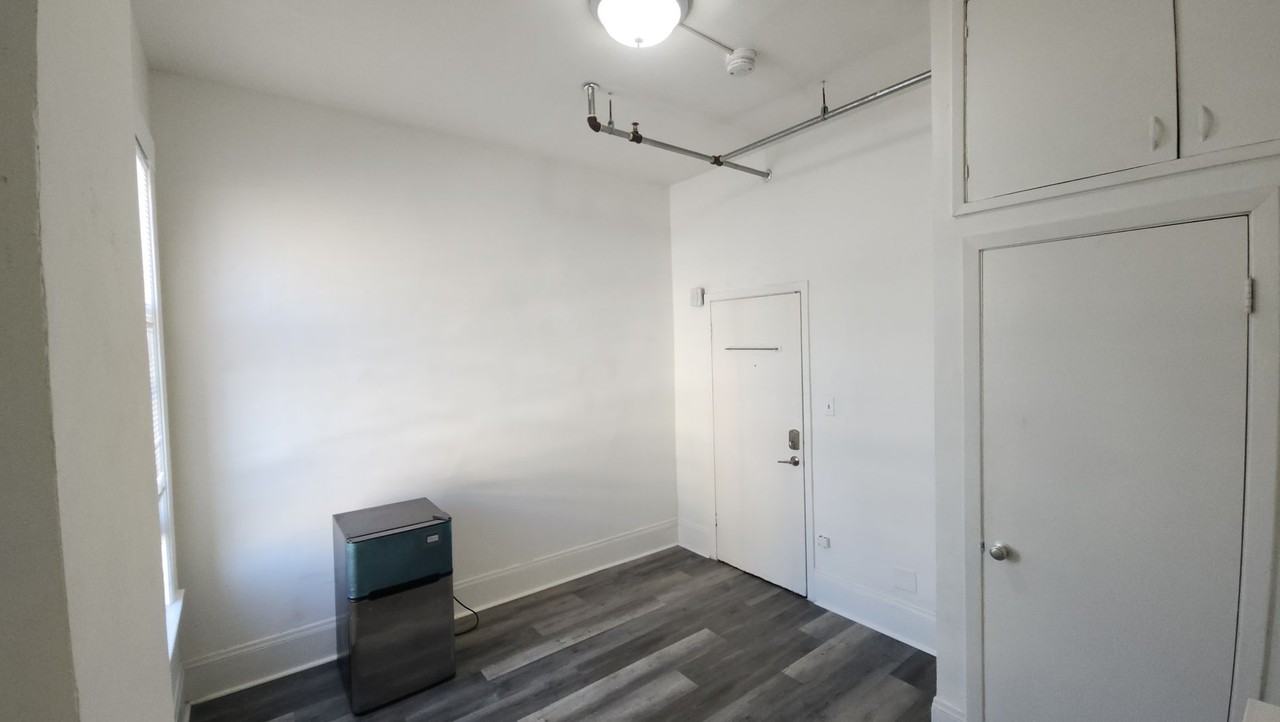 124 Waverly Pl #311 - Photo 3 of 6