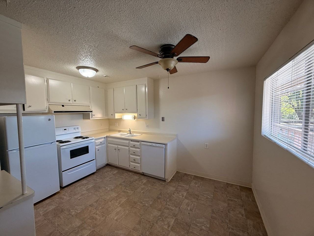 2050 Mendocino Ave #25
