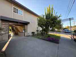 featured image of 447 S E St #04