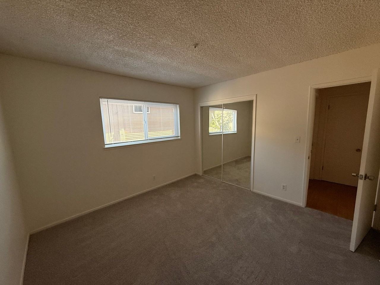 447 S E St #04 - Photo 6 of 9