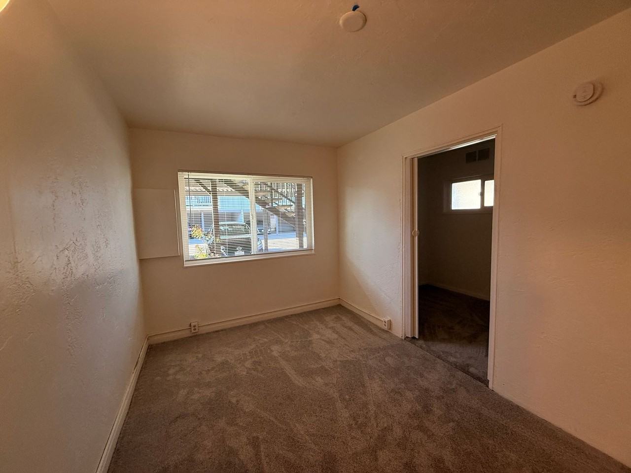 447 S E St #04 - Photo 7 of 9