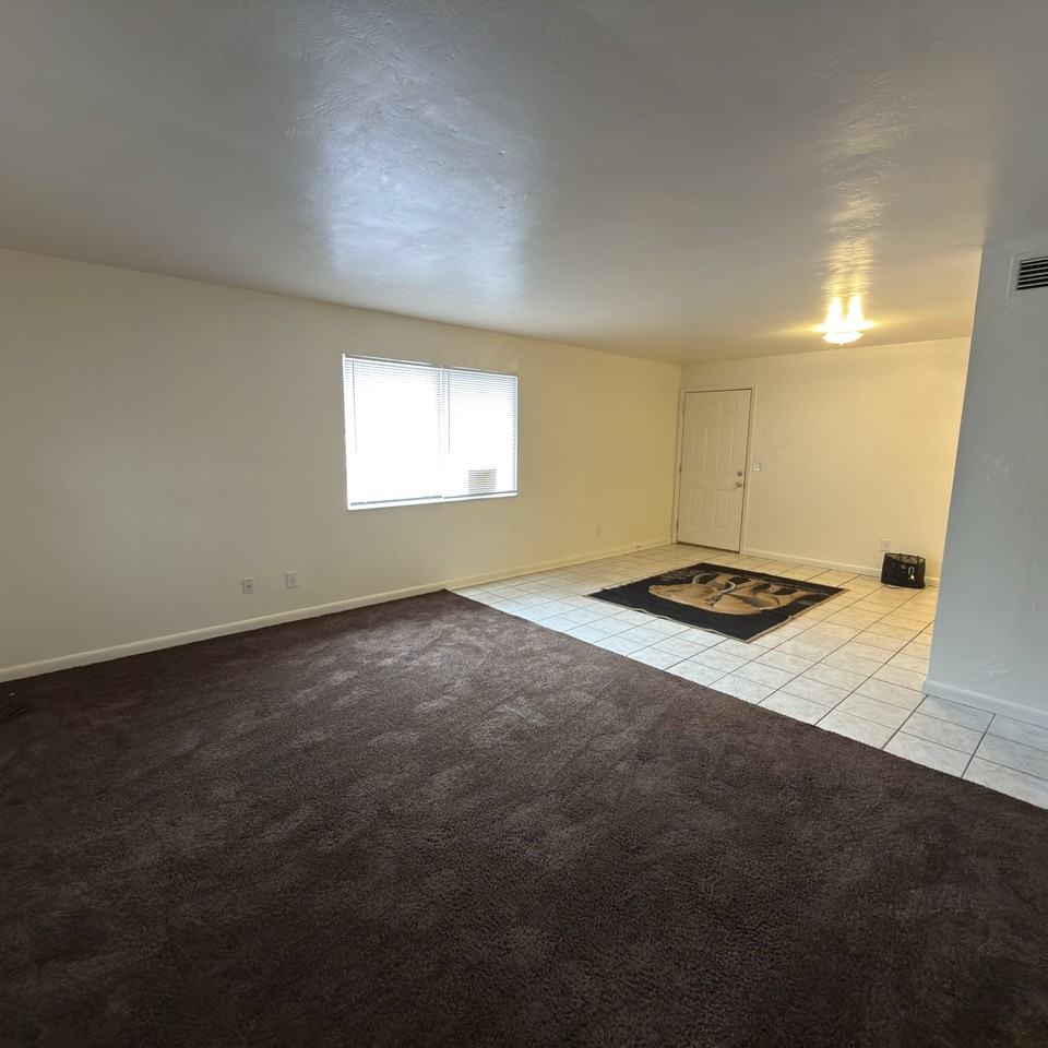 1600 Se 39th Ter #4 - Photo 2 of 10